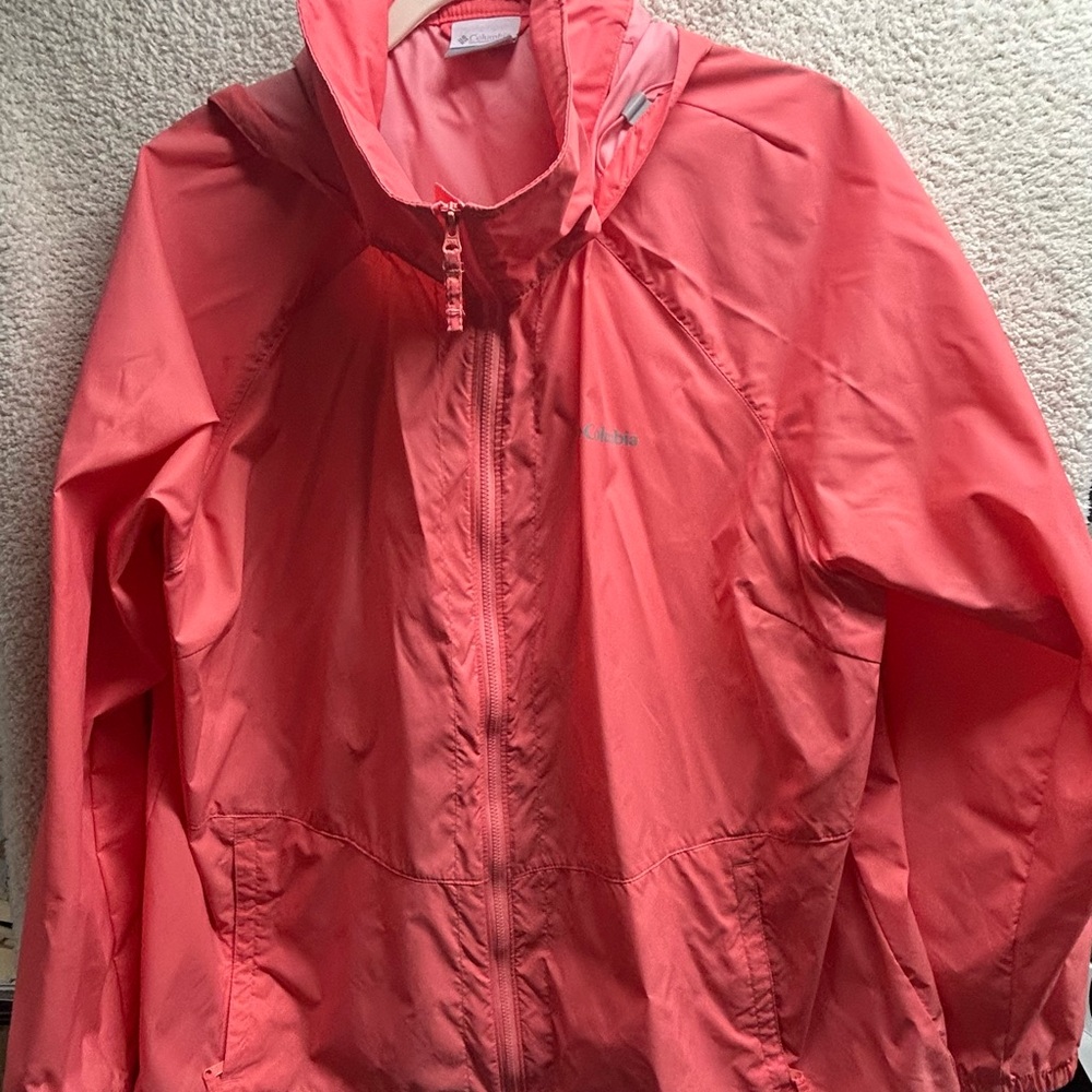 Columbia Women's Coral Rain / Windbreaker Jacket.